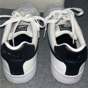 Black Nike. Women’s 11/ 9 Men’s.